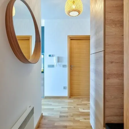 Apartment La Casa De Luxe 4 *